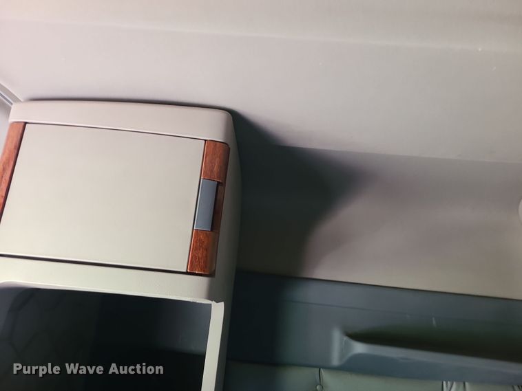 image for item MJ9535 2014 Freightliner Cascadia  semi truck