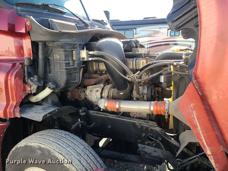 image for item MJ9535 2014 Freightliner Cascadia  semi truck