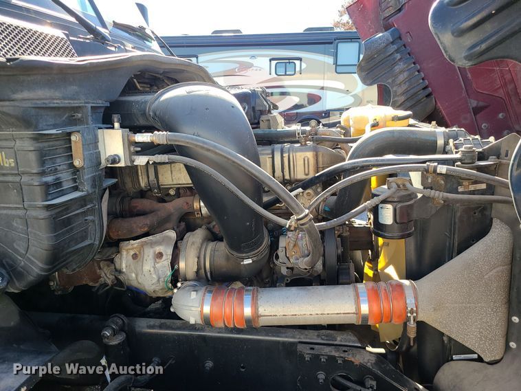 image for item MJ9535 2014 Freightliner Cascadia  semi truck