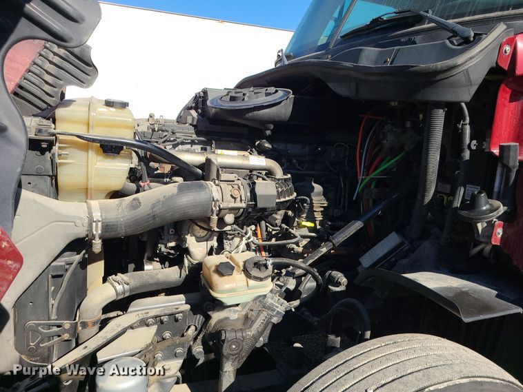 image for item MJ9535 2014 Freightliner Cascadia  semi truck