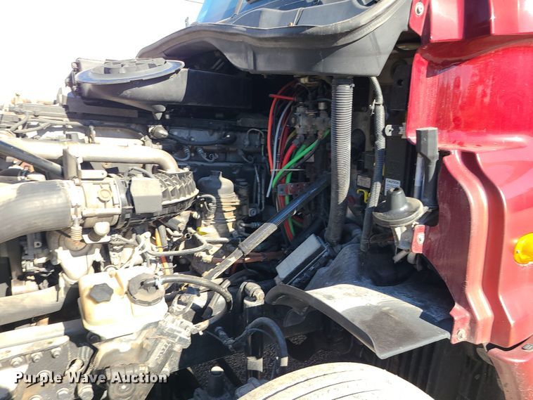 image for item MJ9535 2014 Freightliner Cascadia  semi truck