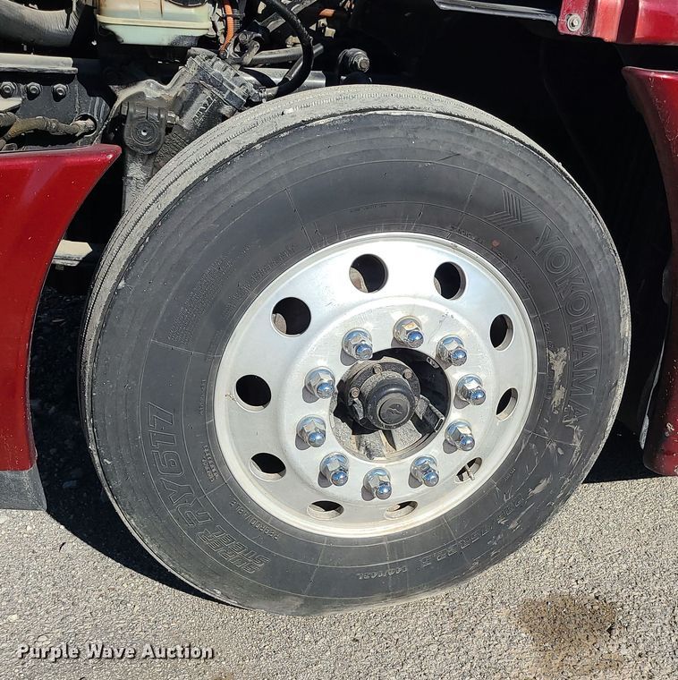 image for item MJ9535 2014 Freightliner Cascadia  semi truck