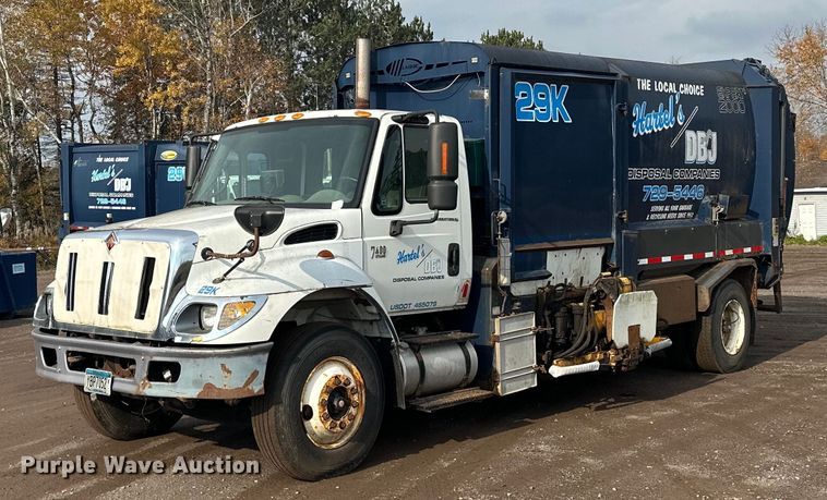 image for item MQ9517 2007 International 7400  refuse truck