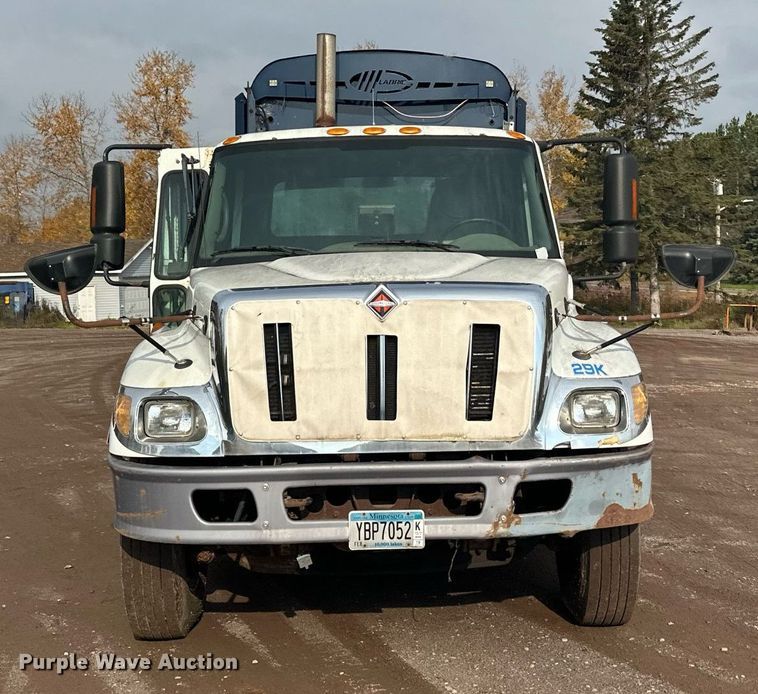 image for item MQ9517 2007 International 7400  refuse truck