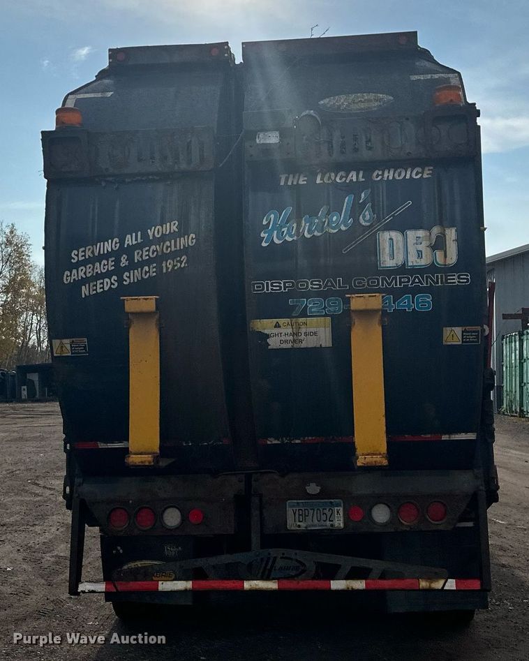 image for item MQ9517 2007 International 7400  refuse truck