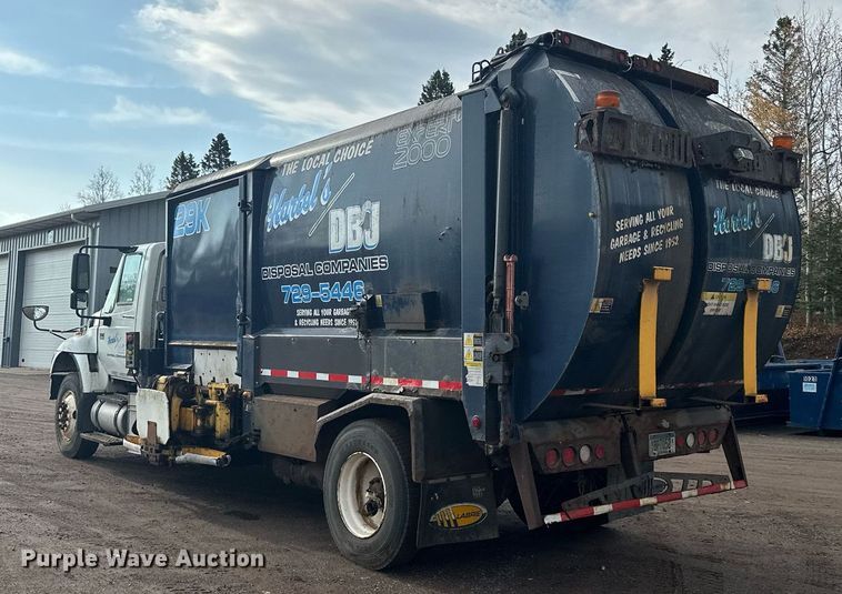 image for item MQ9517 2007 International 7400  refuse truck