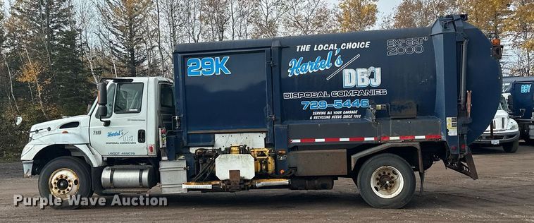 image for item MQ9517 2007 International 7400  refuse truck