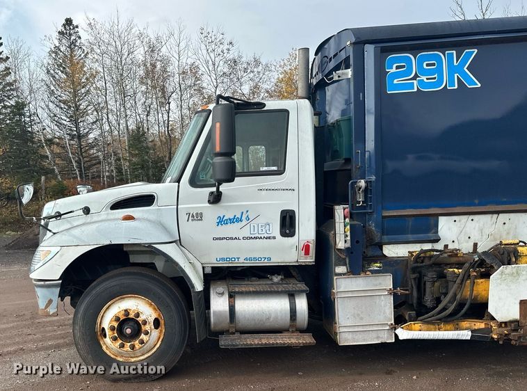 image for item MQ9517 2007 International 7400  refuse truck