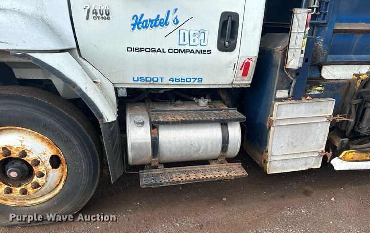 image for item MQ9517 2007 International 7400  refuse truck