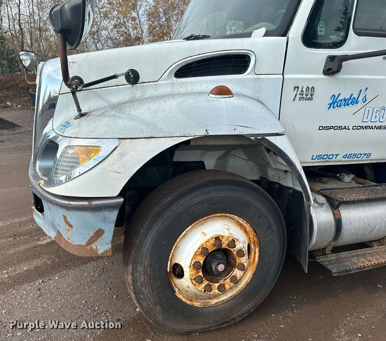 image for item MQ9517 2007 International 7400  refuse truck