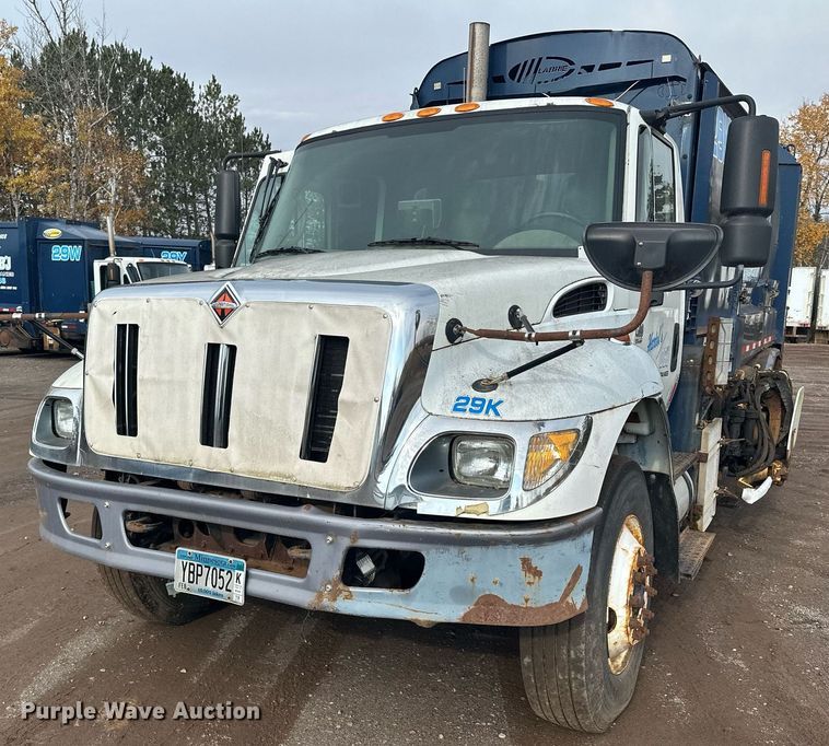 image for item MQ9517 2007 International 7400  refuse truck