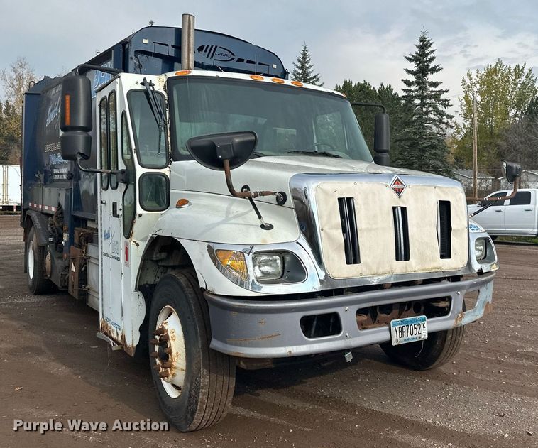 image for item MQ9517 2007 International 7400  refuse truck