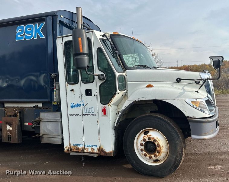 image for item MQ9517 2007 International 7400  refuse truck