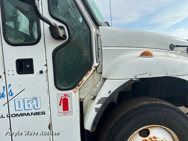 image for item MQ9517 2007 International 7400  refuse truck