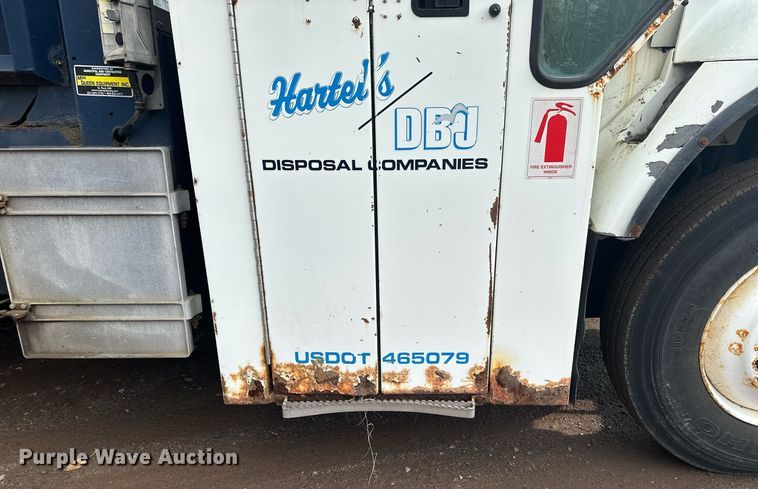 image for item MQ9517 2007 International 7400  refuse truck