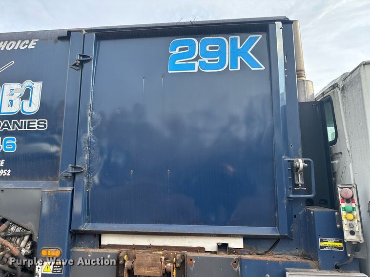 image for item MQ9517 2007 International 7400  refuse truck