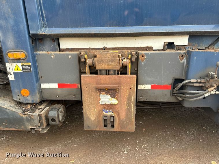 image for item MQ9517 2007 International 7400  refuse truck