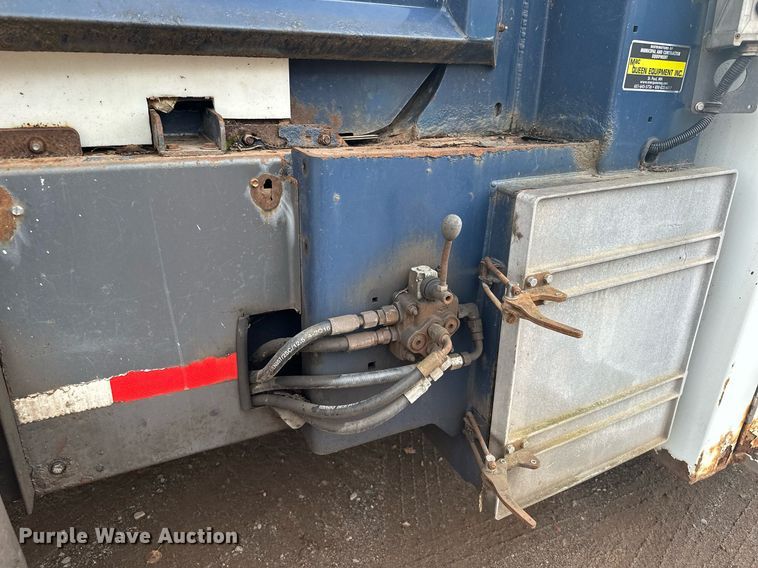 image for item MQ9517 2007 International 7400  refuse truck