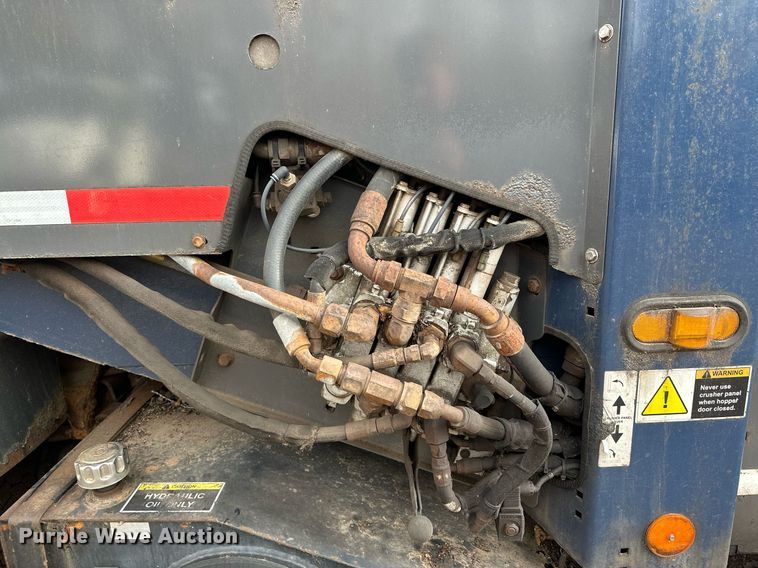 image for item MQ9517 2007 International 7400  refuse truck