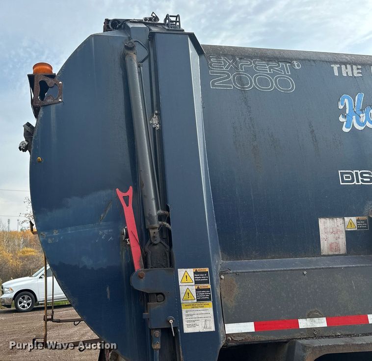 image for item MQ9517 2007 International 7400  refuse truck