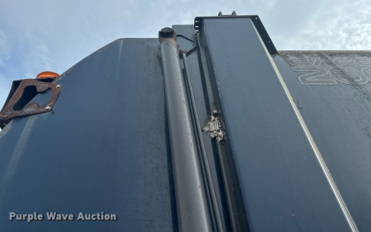 image for item MQ9517 2007 International 7400  refuse truck