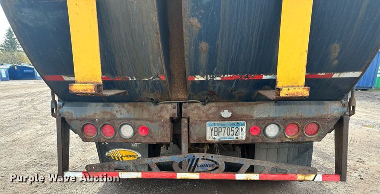 image for item MQ9517 2007 International 7400  refuse truck