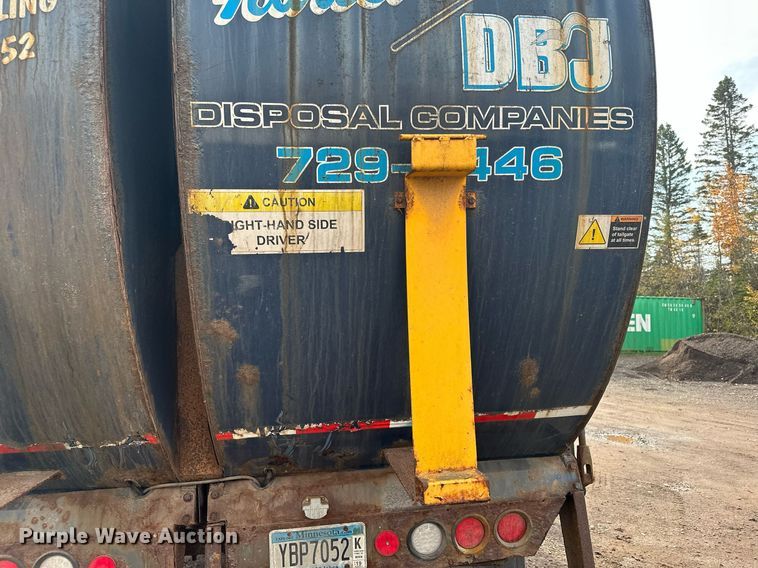 image for item MQ9517 2007 International 7400  refuse truck