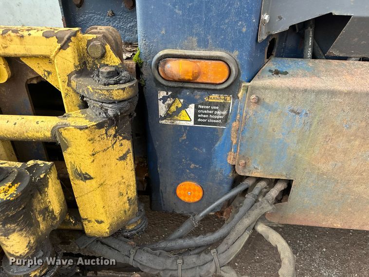 image for item MQ9517 2007 International 7400  refuse truck