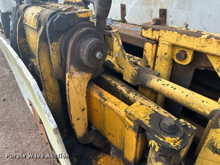 image for item MQ9517 2007 International 7400  refuse truck