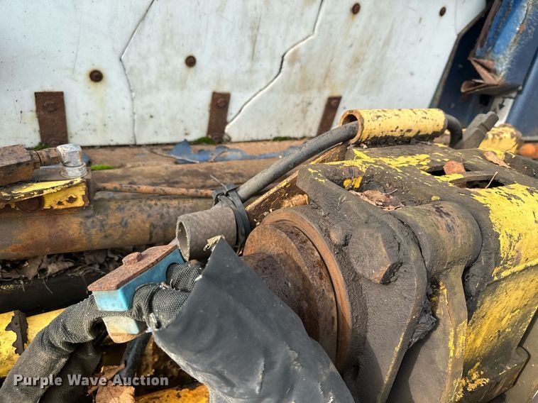 image for item MQ9517 2007 International 7400  refuse truck