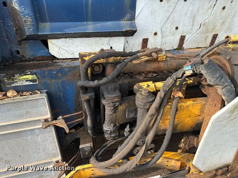 image for item MQ9517 2007 International 7400  refuse truck