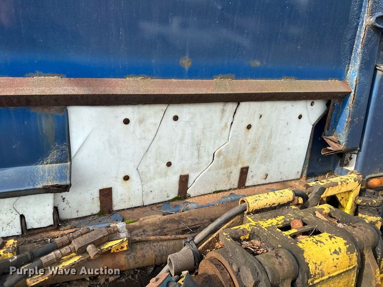 image for item MQ9517 2007 International 7400  refuse truck