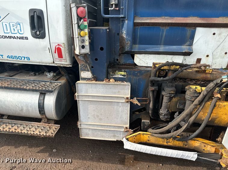 image for item MQ9517 2007 International 7400  refuse truck