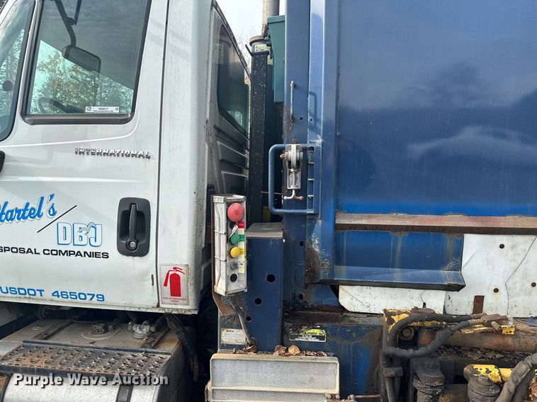 image for item MQ9517 2007 International 7400  refuse truck