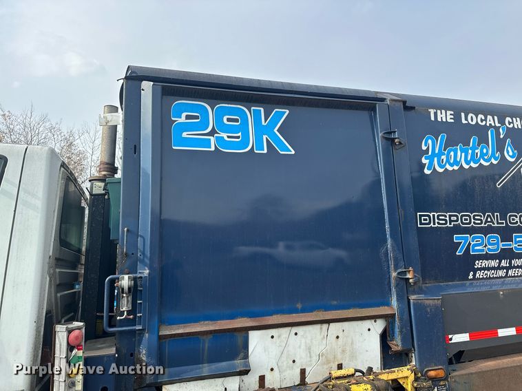 image for item MQ9517 2007 International 7400  refuse truck