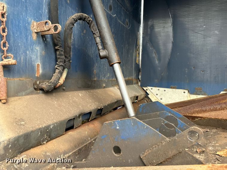 image for item MQ9517 2007 International 7400  refuse truck