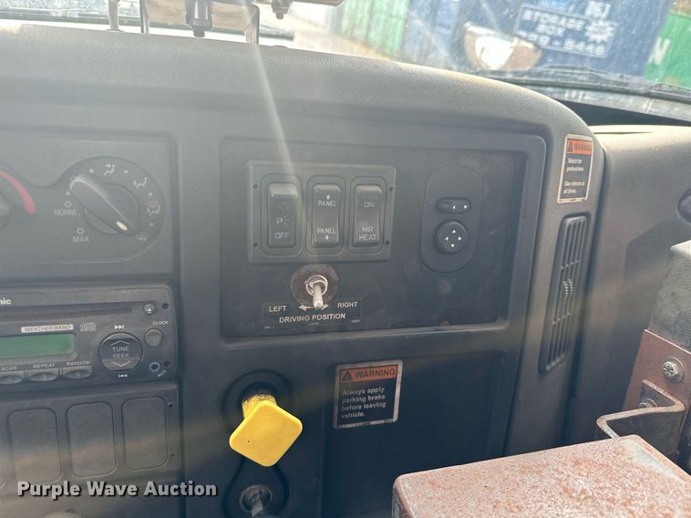 image for item MQ9517 2007 International 7400  refuse truck