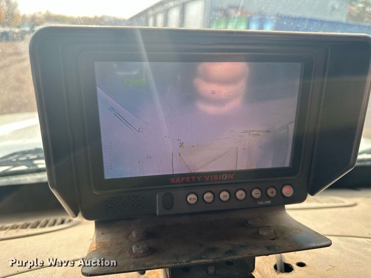 image for item MQ9517 2007 International 7400  refuse truck