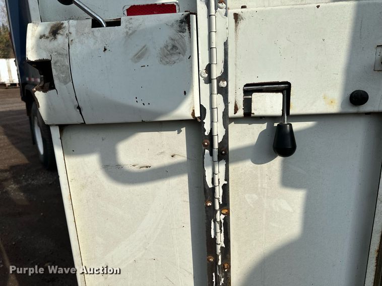 image for item MQ9517 2007 International 7400  refuse truck