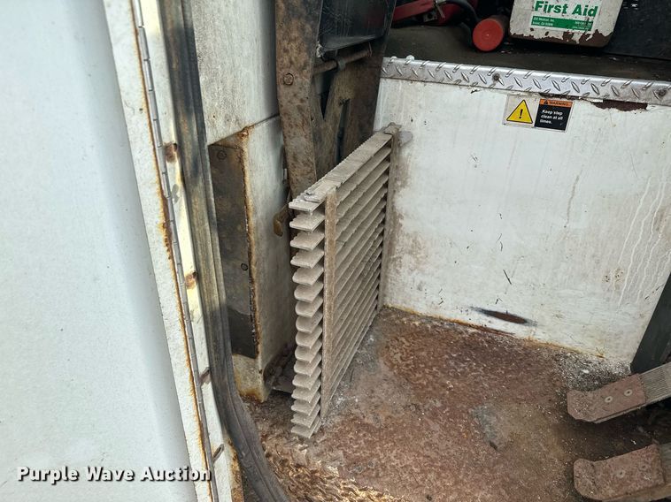 image for item MQ9517 2007 International 7400  refuse truck