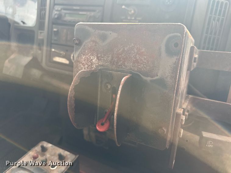 image for item MQ9517 2007 International 7400  refuse truck