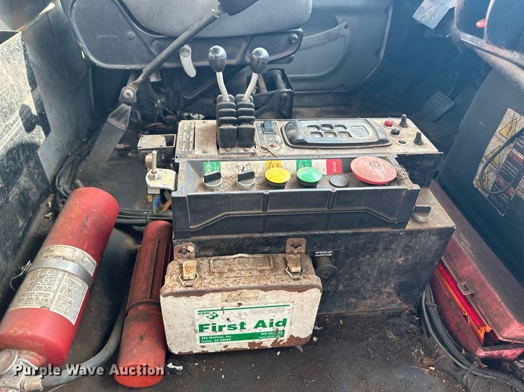 image for item MQ9517 2007 International 7400  refuse truck