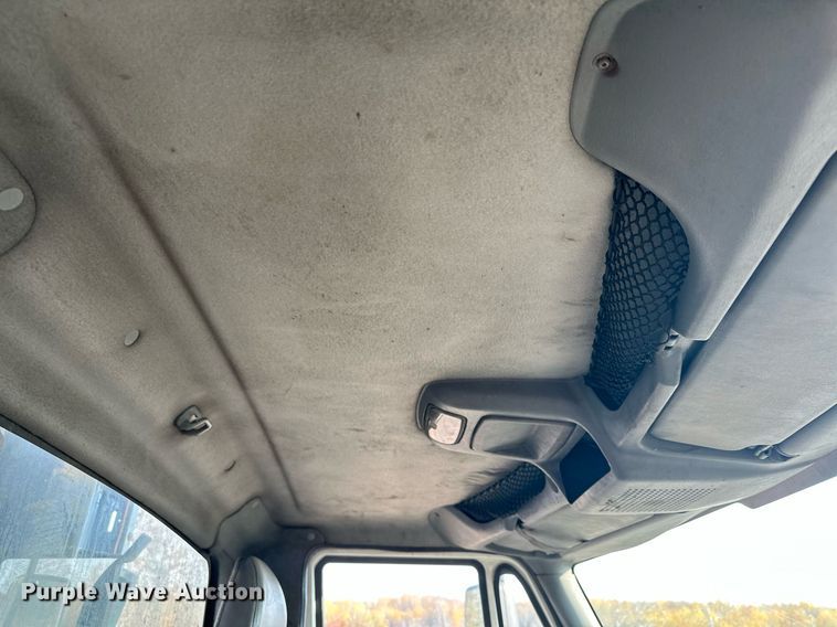 image for item MQ9517 2007 International 7400  refuse truck