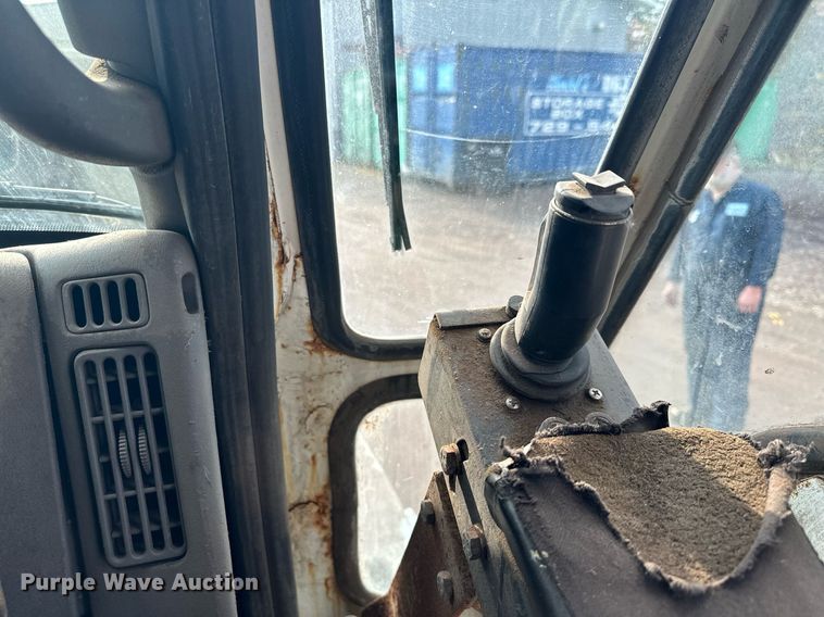 image for item MQ9517 2007 International 7400  refuse truck