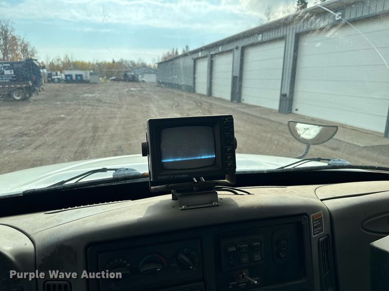 image for item MQ9517 2007 International 7400  refuse truck