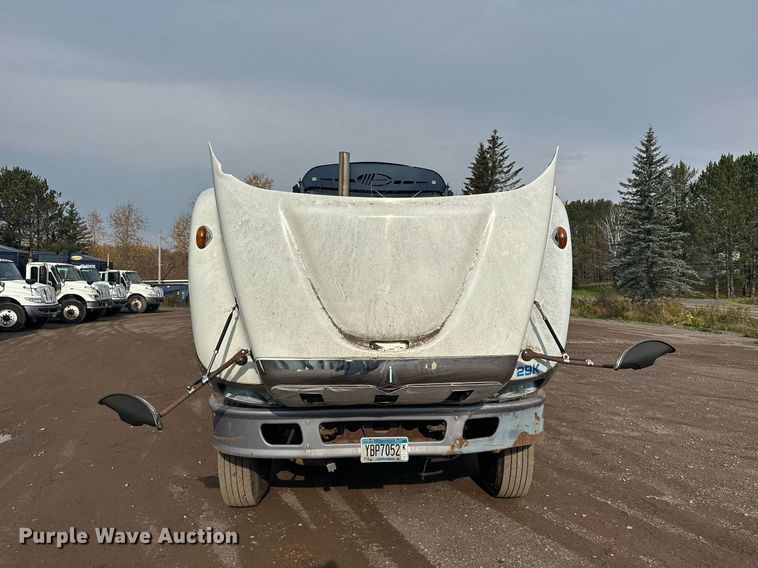 image for item MQ9517 2007 International 7400  refuse truck