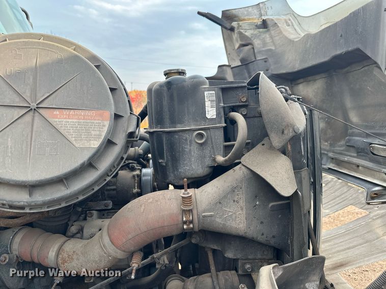 image for item MQ9517 2007 International 7400  refuse truck