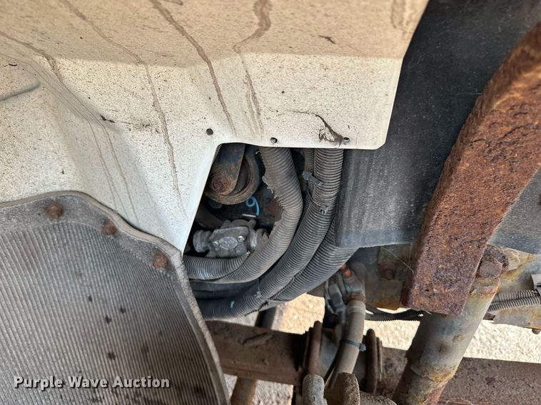 image for item MQ9517 2007 International 7400  refuse truck