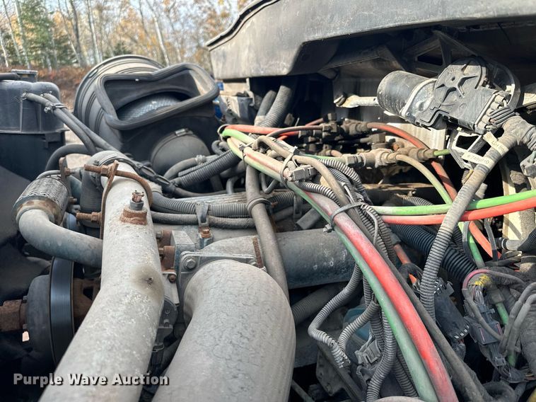 image for item MQ9517 2007 International 7400  refuse truck