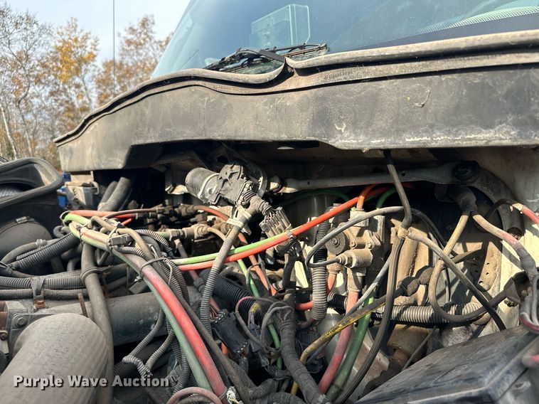 image for item MQ9517 2007 International 7400  refuse truck